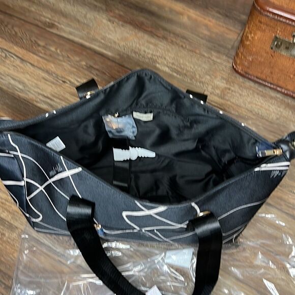 Mali + Lili Weekender Bag in Black Abstract - Picture 10 of 12